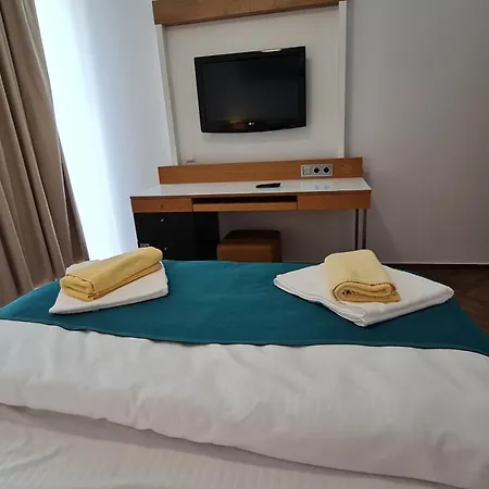 Jafar 8 - 1Br Apartment With Balcony & Workspace