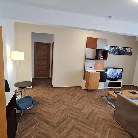Jafar 8 - 1Br Apartment With Balcony & Workspace Apartament *