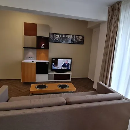 Apartament Jafar 8 - 1Br Apartment With Balcony & Workspace *