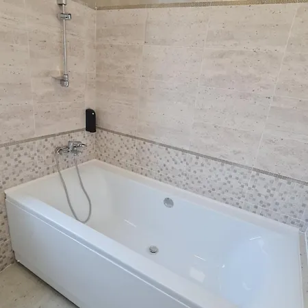 Apartament Jafar 8 - 1Br Apartment With Balcony & Workspace