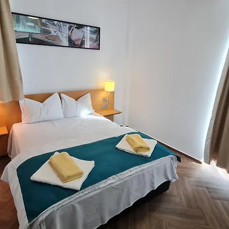 Jafar 8 - 1Br Apartment With Balcony & Workspace