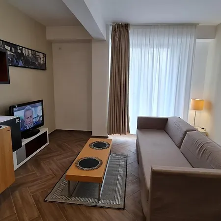 Jafar 8 - 1Br Apartment With Balcony & Workspace Apartament