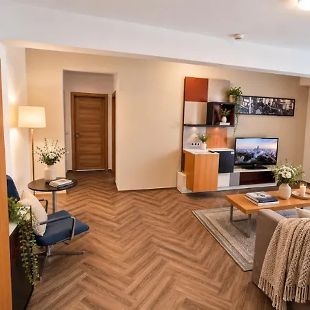 Jafar 8 - 1br With Balcony & Workspace *